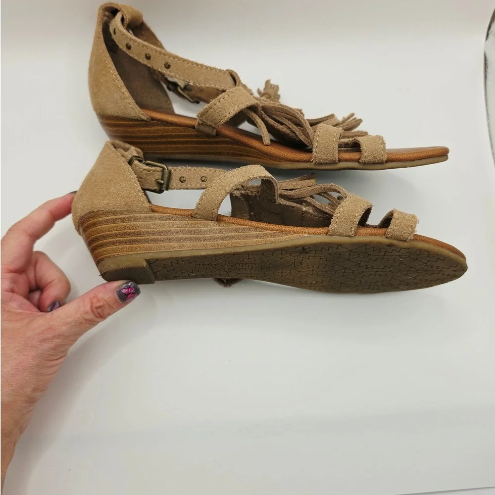 Minnetonka Wedge Sandals Women 6 Tan Suede Fringe Gladiator 71609 TPE